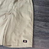 DICKIES CREAM SHORTS (30")