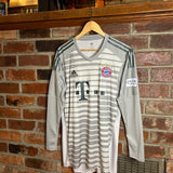 Authentic 2018 Bayern Munich Goalkeeper Jersey (M)